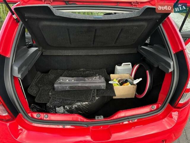 Дачія Sandero 2009 у Луцьку на Automoto.ua Червоний Дачія Sandero, об'ємом двигуна 1.4 л та пробігом 212 тис. км за 3950 $, фото 19 на Automoto.ua