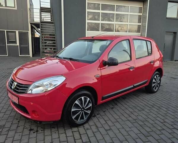 Дачия Сандеро 2009 в Киверцы на Automoto.ua Красный Дачия Сандеро, объемом двигателя 1.4 л и пробегом 156 тыс. км за 3999 $, фото 1 на Automoto.ua