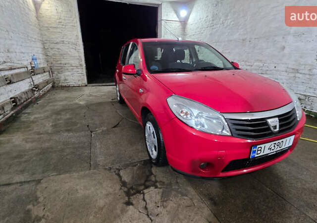 Красный Дачия Сандеро, объемом двигателя 1.39 л и пробегом 176 тыс. км за 5500 $, фото 7 на Automoto.ua