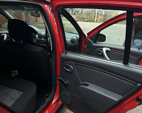 Красный Дачия Сандеро, объемом двигателя 1.15 л и пробегом 196 тыс. км за 3950 $, фото 5 на Automoto.ua