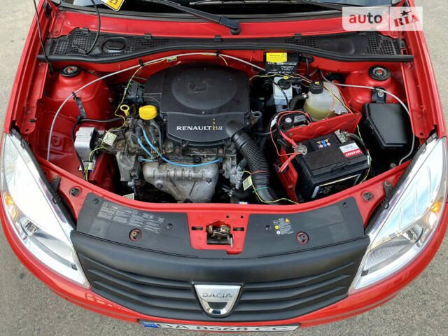 Красный Дачия Сандеро, объемом двигателя 1.4 л и пробегом 179 тыс. км за 4600 $, фото 195 на Automoto.ua