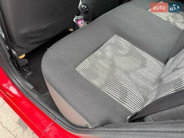 Красный Дачия Сандеро, объемом двигателя 1.39 л и пробегом 164 тыс. км за 4100 $, фото 13 на Automoto.ua