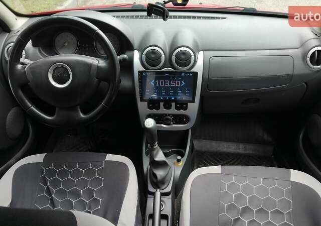 Червоний Дачія Sandero, об'ємом двигуна 1.4 л та пробігом 173 тис. км за 4300 $, фото 7 на Automoto.ua