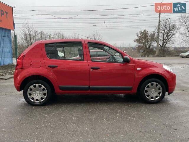 Красный Дачия Сандеро, объемом двигателя 1.2 л и пробегом 205 тыс. км за 4800 $, фото 1 на Automoto.ua
