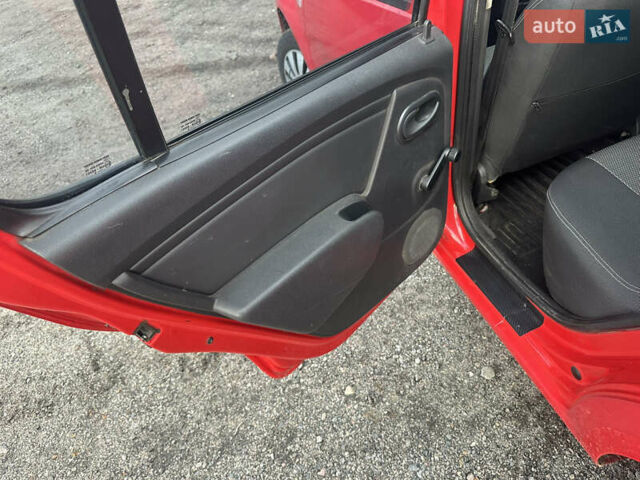 Красный Дачия Сандеро, объемом двигателя 1.39 л и пробегом 175 тыс. км за 4400 $, фото 13 на Automoto.ua