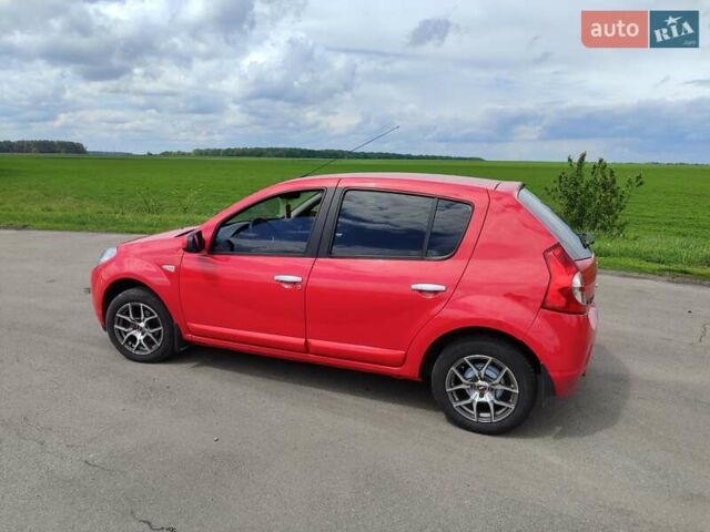 Красный Дачия Сандеро, объемом двигателя 1.39 л и пробегом 157 тыс. км за 4750 $, фото 4 на Automoto.ua