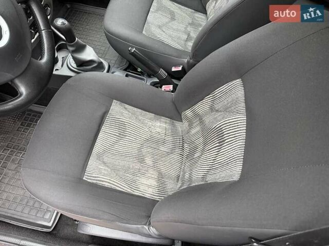 Красный Дачия Сандеро, объемом двигателя 1.39 л и пробегом 164 тыс. км за 4000 $, фото 16 на Automoto.ua