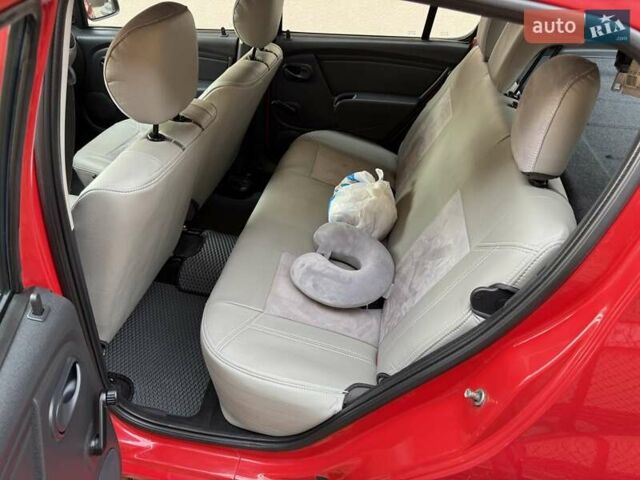 Червоний Дачія Sandero, об'ємом двигуна 1.4 л та пробігом 131 тис. км за 4000 $, фото 10 на Automoto.ua