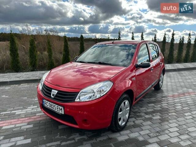 Дачія Sandero 2009 у Луцьку на Automoto.ua Червоний Дачія Sandero, об'ємом двигуна 1.4 л та пробігом 212 тис. км за 3950 $, фото 4 на Automoto.ua