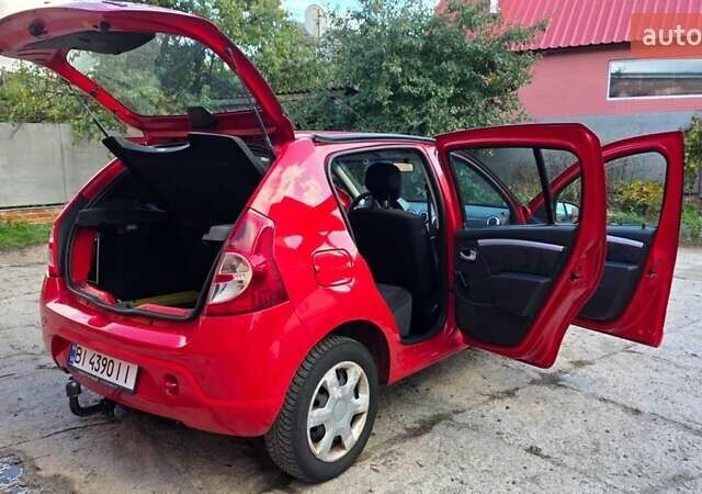 Красный Дачия Сандеро, объемом двигателя 1.4 л и пробегом 176 тыс. км за 5500 $, фото 8 на Automoto.ua