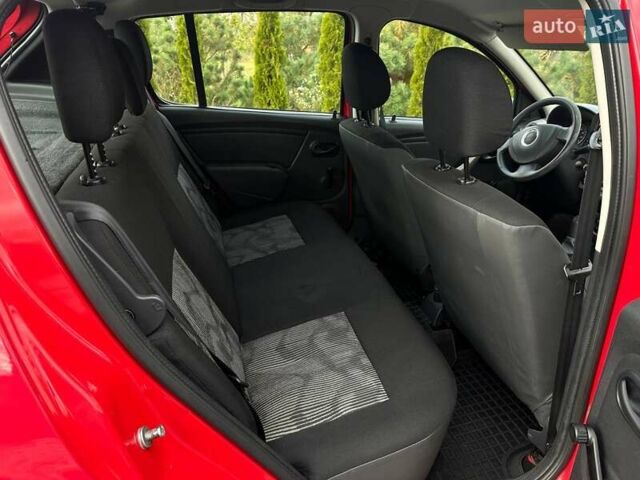 Дачія Sandero 2009 у Луцьку на Automoto.ua Червоний Дачія Sandero, об'ємом двигуна 1.4 л та пробігом 212 тис. км за 3950 $, фото 14 на Automoto.ua