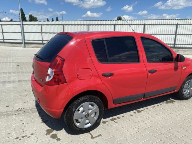 Красный Дачия Сандеро, объемом двигателя 1.4 л и пробегом 130 тыс. км за 4300 $, фото 3 на Automoto.ua