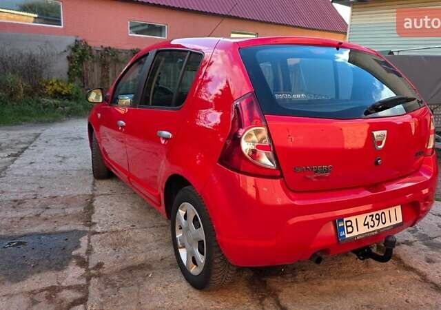 Красный Дачия Сандеро, объемом двигателя 1.4 л и пробегом 176 тыс. км за 5500 $, фото 1 на Automoto.ua