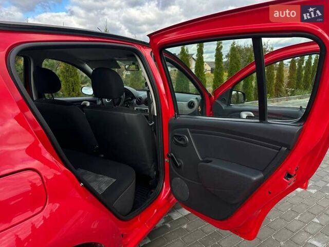 Дачія Sandero 2009 у Луцьку на Automoto.ua Червоний Дачія Sandero, об'ємом двигуна 1.4 л та пробігом 212 тис. км за 3950 $, фото 12 на Automoto.ua