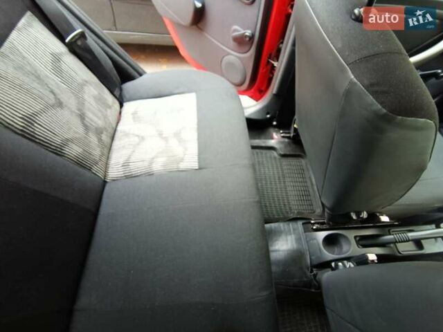 Красный Дачия Сандеро, объемом двигателя 1.39 л и пробегом 192 тыс. км за 3999 $, фото 13 на Automoto.ua