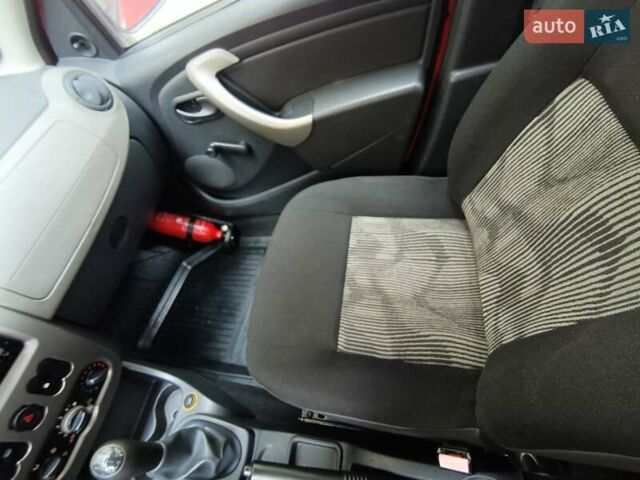 Красный Дачия Сандеро, объемом двигателя 1.39 л и пробегом 192 тыс. км за 3999 $, фото 20 на Automoto.ua