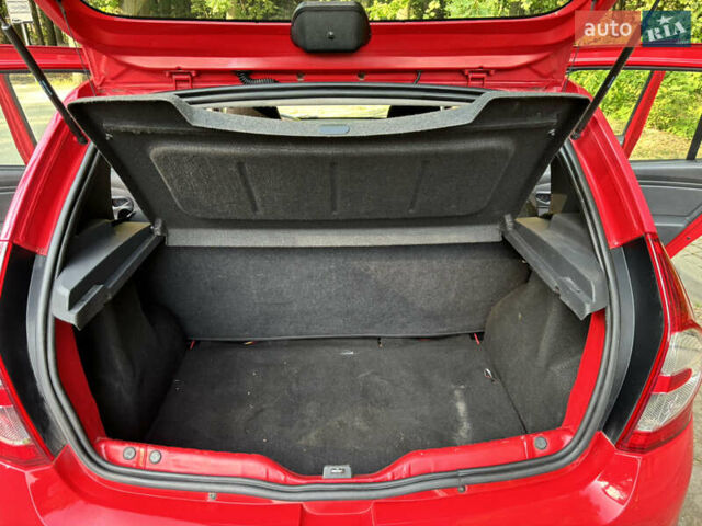 Красный Дачия Сандеро, объемом двигателя 1.39 л и пробегом 160 тыс. км за 3650 $, фото 11 на Automoto.ua