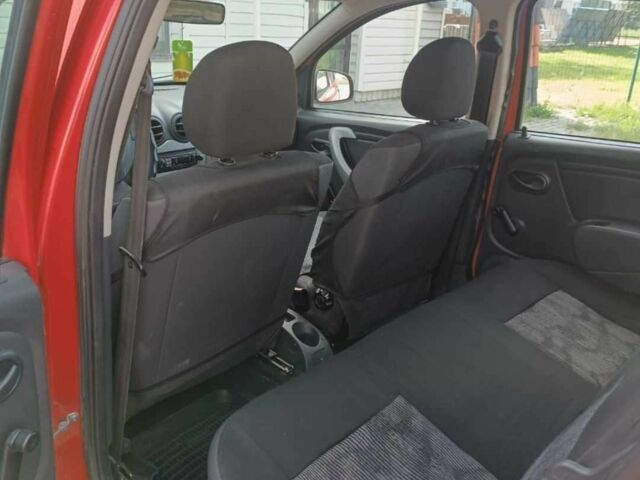 Красный Дачия Сандеро, объемом двигателя 1.4 л и пробегом 174 тыс. км за 4100 $, фото 7 на Automoto.ua