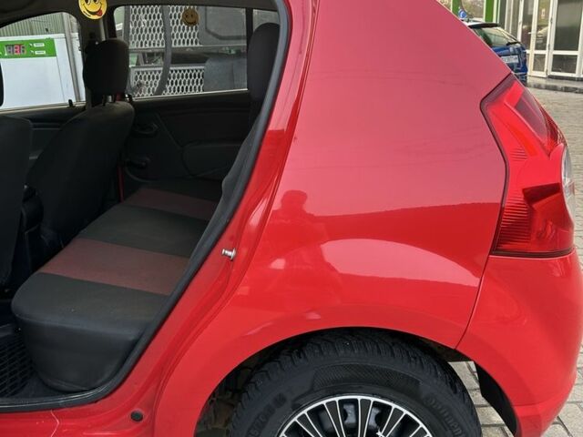 Червоний Дачія Sandero, об'ємом двигуна 1.4 л та пробігом 162 тис. км за 4300 $, фото 4 на Automoto.ua