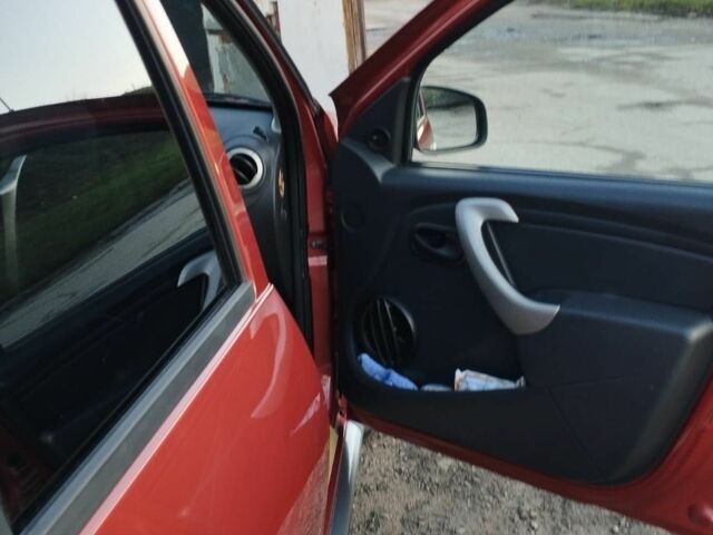 Червоний Дачія Sandero, об'ємом двигуна 1.6 л та пробігом 194 тис. км за 7544 $, фото 3 на Automoto.ua