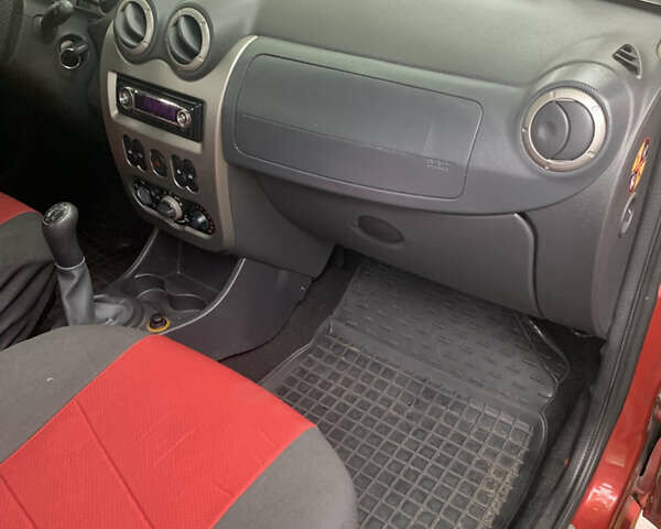 Червоний Дачія Sandero, об'ємом двигуна 1.6 л та пробігом 173 тис. км за 6300 $, фото 4 на Automoto.ua