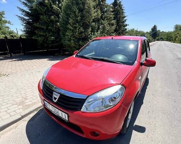 Красный Дачия Сандеро, объемом двигателя 1.15 л и пробегом 173 тыс. км за 4300 $, фото 1 на Automoto.ua