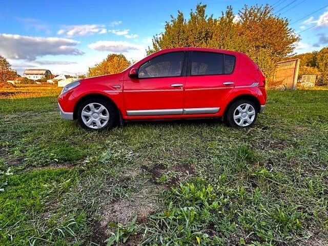 Красный Дачия Сандеро, объемом двигателя 1.4 л и пробегом 133 тыс. км за 5000 $, фото 2 на Automoto.ua