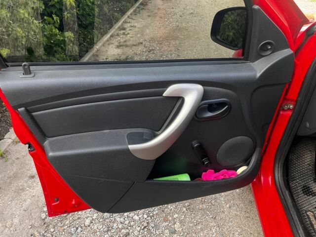 Красный Дачия Сандеро, объемом двигателя 1.4 л и пробегом 229 тыс. км за 3999 $, фото 5 на Automoto.ua