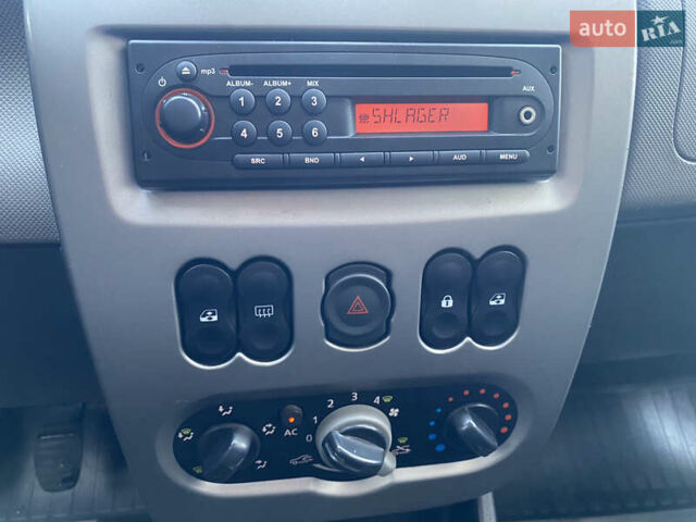 Красный Дачия Сандеро, объемом двигателя 1.2 л и пробегом 115 тыс. км за 4600 $, фото 19 на Automoto.ua