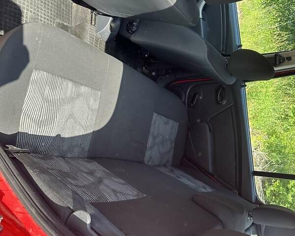 Красный Дачия Сандеро, объемом двигателя 1.15 л и пробегом 200 тыс. км за 4300 $, фото 2 на Automoto.ua