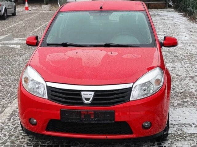 Красный Дачия Сандеро, объемом двигателя 1.5 л и пробегом 205 тыс. км за 6800 $, фото 1 на Automoto.ua
