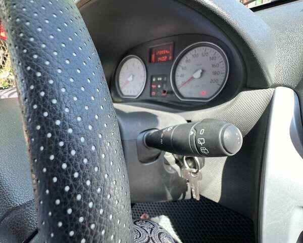 Красный Дачия Сандеро, объемом двигателя 1.15 л и пробегом 173 тыс. км за 4300 $, фото 14 на Automoto.ua