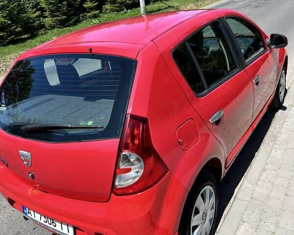 Красный Дачия Сандеро, объемом двигателя 1.15 л и пробегом 173 тыс. км за 4300 $, фото 2 на Automoto.ua