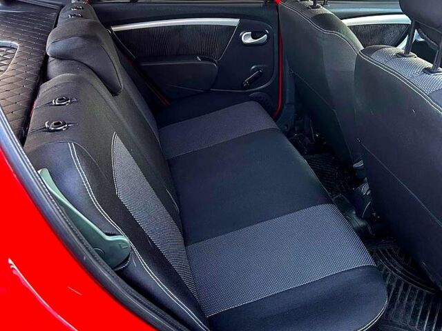 Красный Дачия Сандеро, объемом двигателя 1.4 л и пробегом 133 тыс. км за 5000 $, фото 7 на Automoto.ua