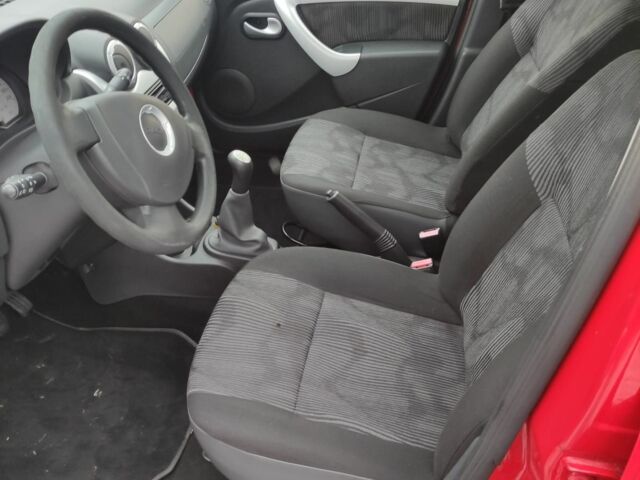 Красный Дачия Сандеро, объемом двигателя 1.5 л и пробегом 205 тыс. км за 6800 $, фото 4 на Automoto.ua