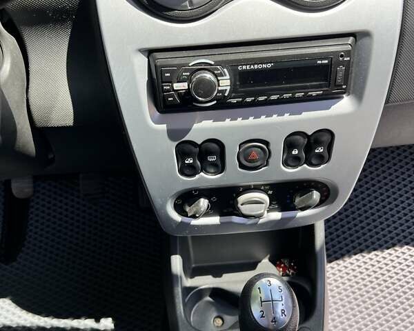 Красный Дачия Сандеро, объемом двигателя 1.15 л и пробегом 173 тыс. км за 4300 $, фото 5 на Automoto.ua