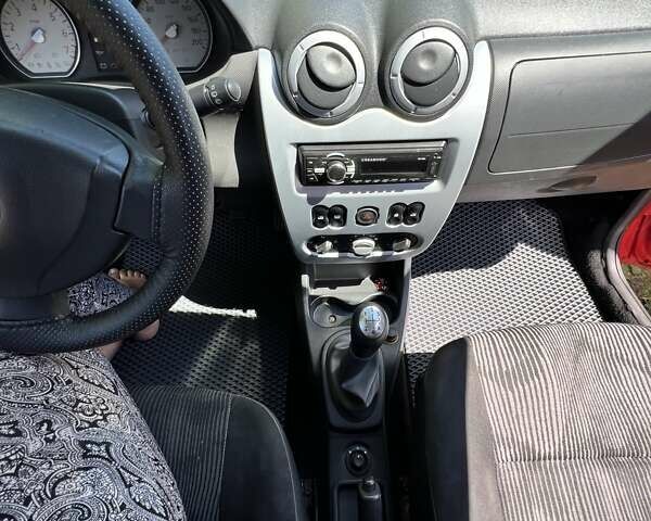 Красный Дачия Сандеро, объемом двигателя 1.15 л и пробегом 173 тыс. км за 4300 $, фото 12 на Automoto.ua