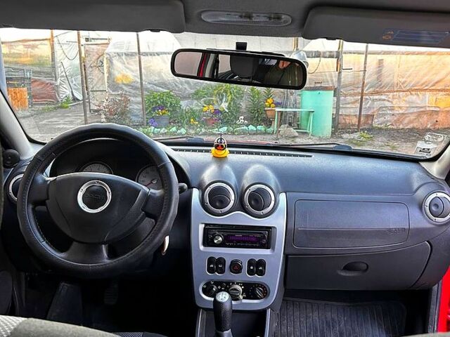 Красный Дачия Сандеро, объемом двигателя 1.4 л и пробегом 133 тыс. км за 5000 $, фото 5 на Automoto.ua