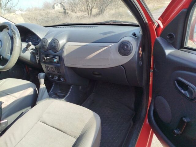 Червоний Дачія Sandero, об'ємом двигуна 1.4 л та пробігом 243 тис. км за 3500 $, фото 5 на Automoto.ua