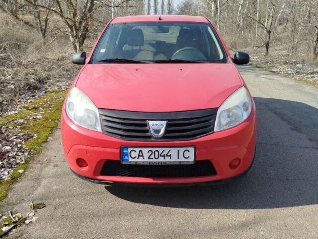 Червоний Дачія Sandero, об'ємом двигуна 1.4 л та пробігом 243 тис. км за 3500 $, фото 2 на Automoto.ua