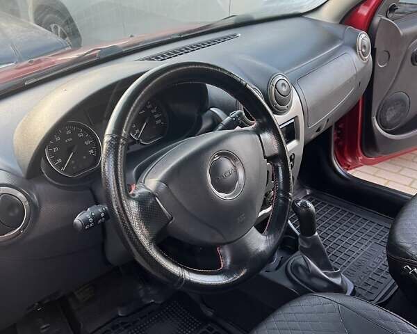 Красный Дачия Сандеро, объемом двигателя 1.6 л и пробегом 218 тыс. км за 5700 $, фото 3 на Automoto.ua