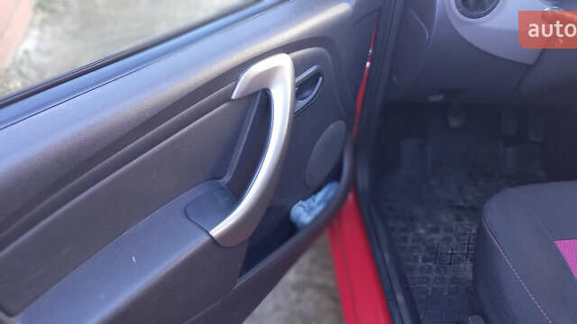 Красный Дачия Сандеро, объемом двигателя 1.2 л и пробегом 168 тыс. км за 4250 $, фото 7 на Automoto.ua