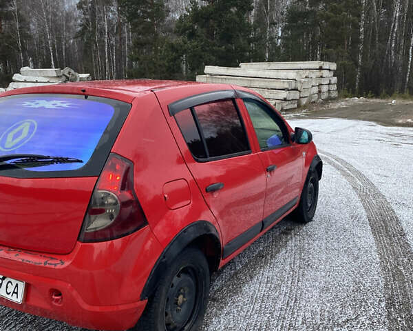 Красный Дачия Сандеро, объемом двигателя 1.2 л и пробегом 168 тыс. км за 3500 $, фото 3 на Automoto.ua