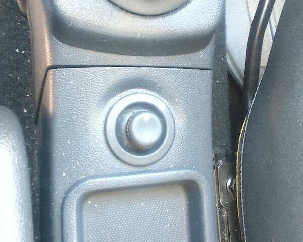 Красный Дачия Сандеро, объемом двигателя 1.2 л и пробегом 143 тыс. км за 5500 $, фото 8 на Automoto.ua