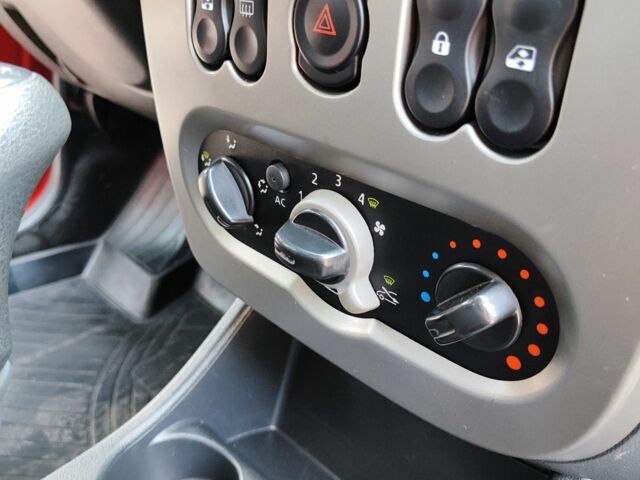 Красный Дачия Сандеро, объемом двигателя 6 л и пробегом 157 тыс. км за 6550 $, фото 16 на Automoto.ua