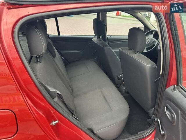 Дачия Сандеро 2011 в Виннице на Automoto.ua Красный Дачия Сандеро, объемом двигателя 1.6 л и пробегом 115 тыс. км за 6950 $, фото 10 на Automoto.ua