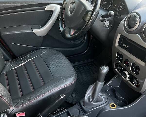 Красный Дачия Сандеро, объемом двигателя 1.6 л и пробегом 218 тыс. км за 5700 $, фото 8 на Automoto.ua