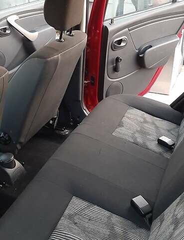 Красный Дачия Сандеро, объемом двигателя 1.2 л и пробегом 132 тыс. км за 4500 $, фото 6 на Automoto.ua