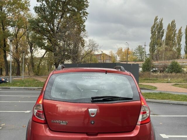 Дачія Sandero 2011 у Чернігові на Automoto.ua Червоний Дачія Sandero, об'ємом двигуна 1.6 л та пробігом 168 тис. км за 6200 $, фото 3 на Automoto.ua