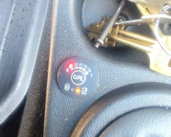 Красный Дачия Сандеро, объемом двигателя 1.2 л и пробегом 143 тыс. км за 5500 $, фото 7 на Automoto.ua